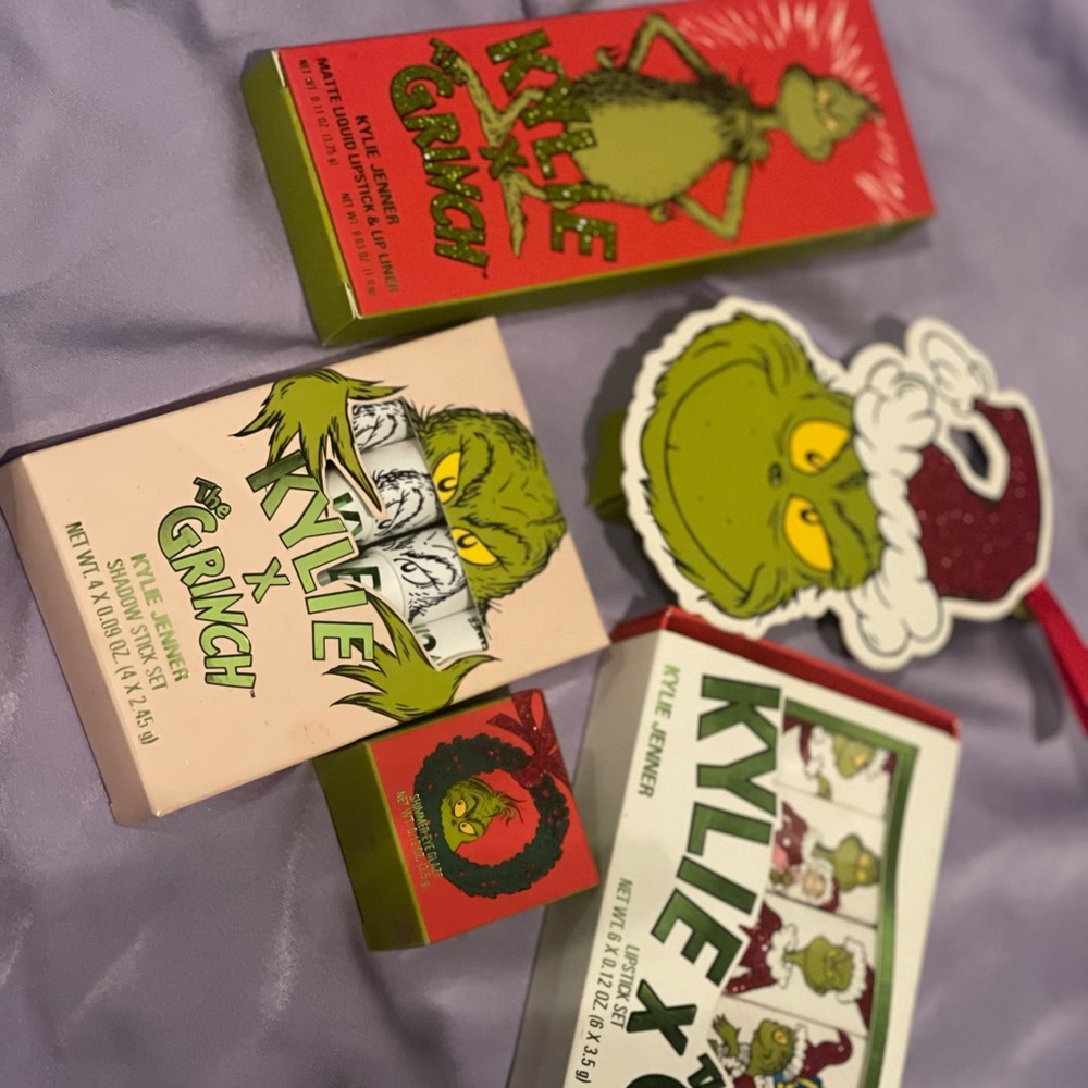 RARE never used Kylie Jenner grinch set